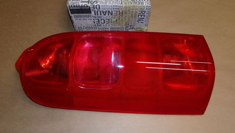 Lampa tylna Renault Master II lewa