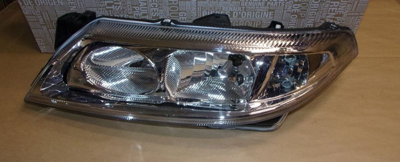 Reflektor Renault Laguna II lewy