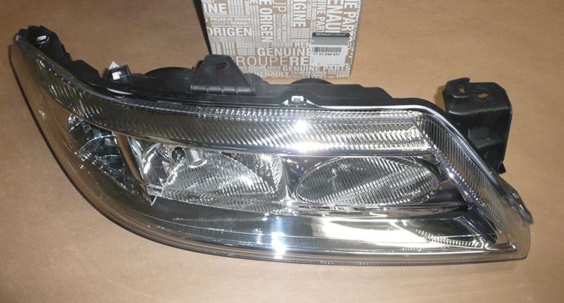 Reflektor Renault Laguna II prawy