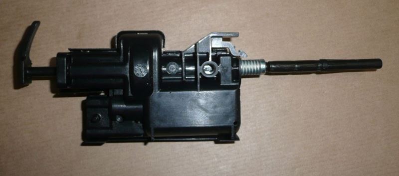 Mechanizm klapki wlewu paliwa Renault Fluence