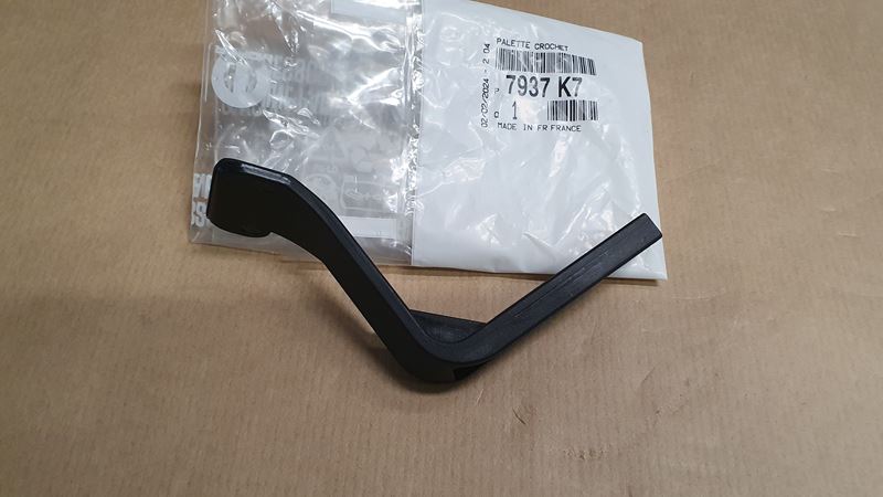 Uchwyt otwierania maski Peugeot 407