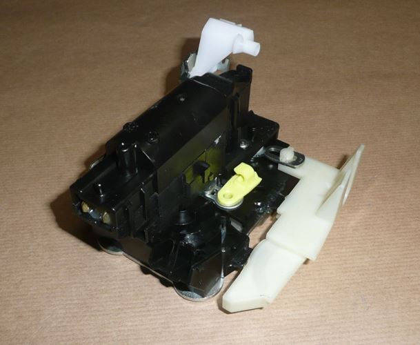 Zamek drzwi Dacia Dokker Lodgy przód lewy