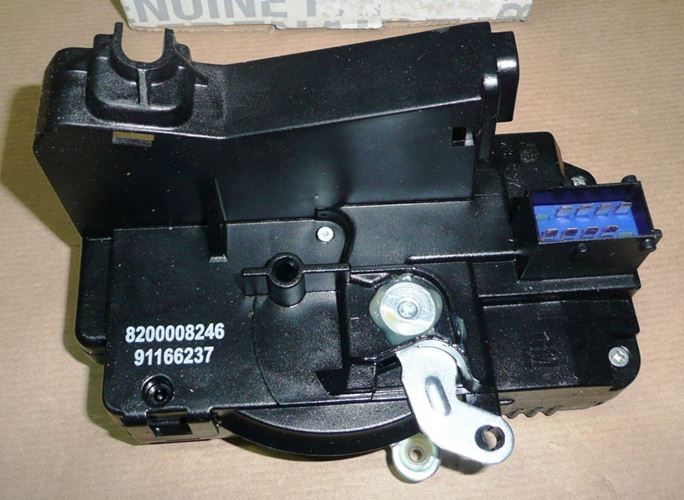 Zamek drzwi Renault Trafic II przód lewy