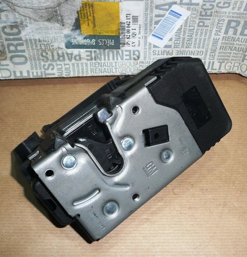 Zamek drzwi Renault Trafic II przód prawy
