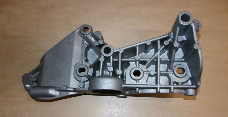 Wspornik alternatora Renault Kadjar Captur II