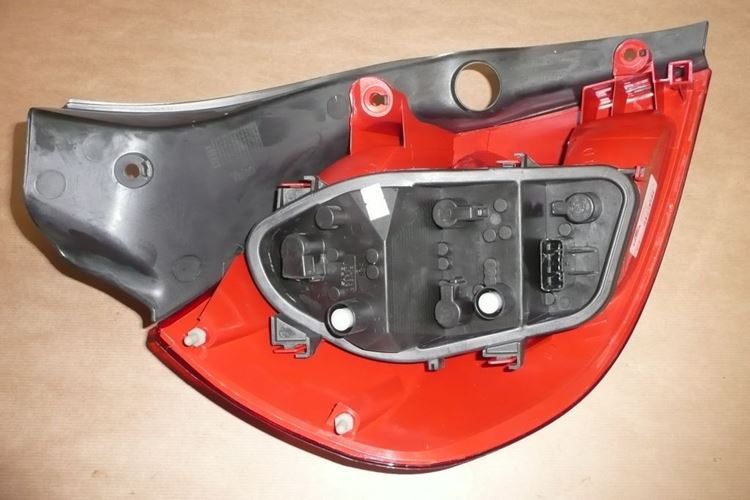 Lampa tylna zespolona Renault Clio III prawa