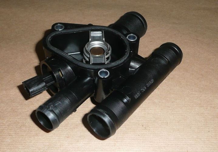 Obudowa termostatu Renault Megane II III 1.9 Dc