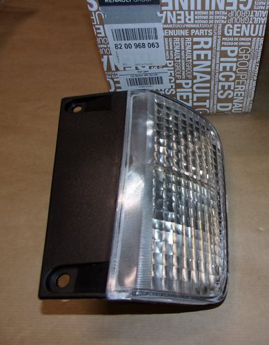 Lampa tylna Renault Trafic II prawa dolna