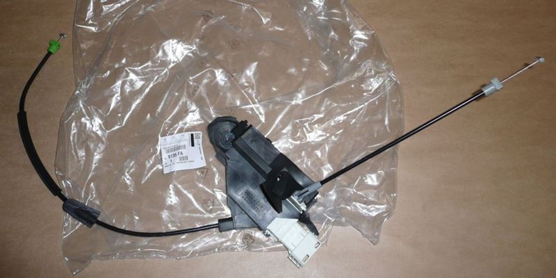 Zamek drzwi Citroen C4 przód lewy