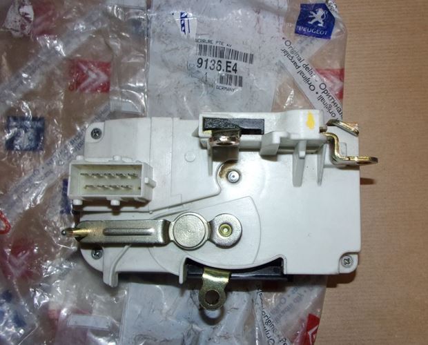 Zamek drzwi Peugeot 206 306 przód prawy