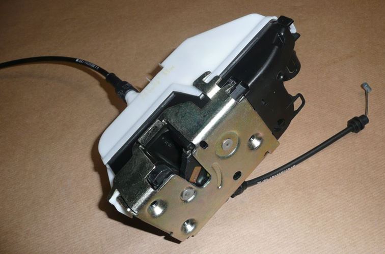 Zamek drzwi Citroen C2 przód prawy