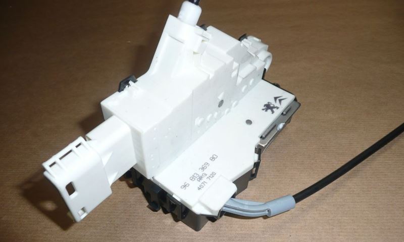 Zamek drzwi Citroen C4 tył lewy