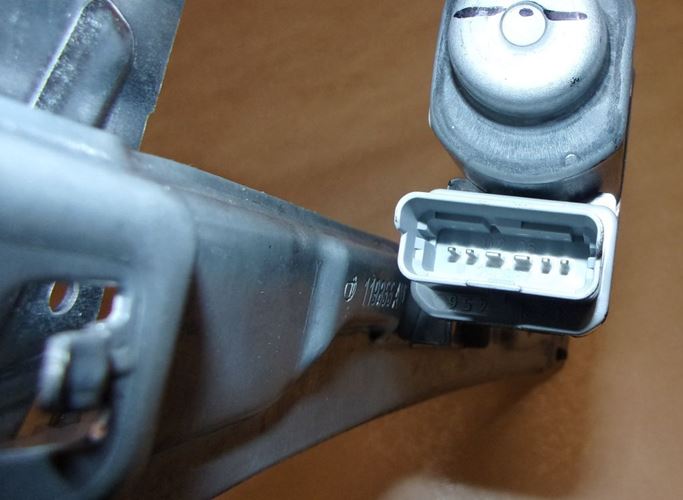 Podnośnik szyby elektryczny Peugeot 207 przód prawy
