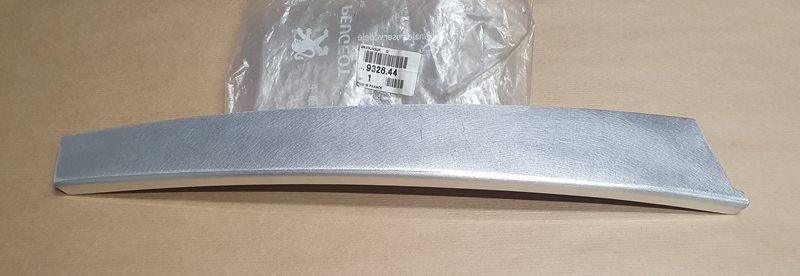 Listwa Drzwi Prawa Peugeot 405