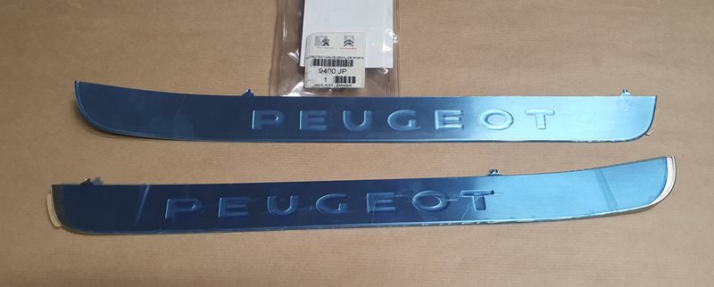 Listwy Progowe Przód Peugeot 5008