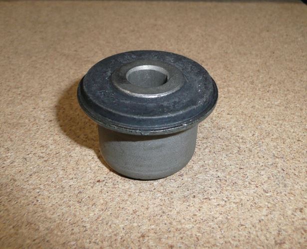 Tuleja wahacza Citroen ZX Peugeot 306 środkowa
