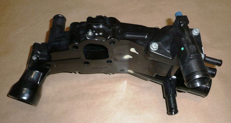 Obudowa termostatu Citroen C4 C5 Peugeot 307 2.0 Hdi