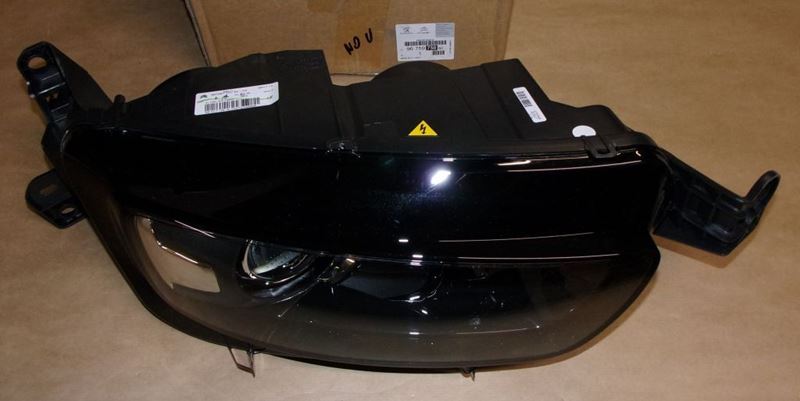 Reflektor Citroen C4 Picasso hatchback prawy