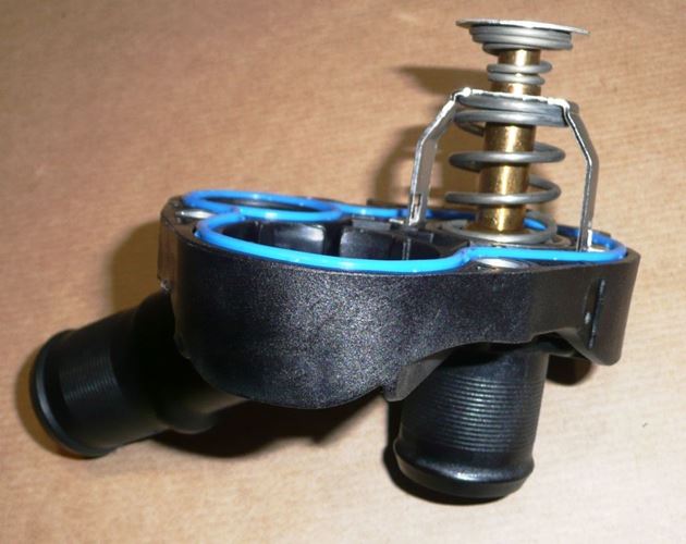 Obudowa termostatu Citroen C1 C3 Peugeot 108 1.2 Vti