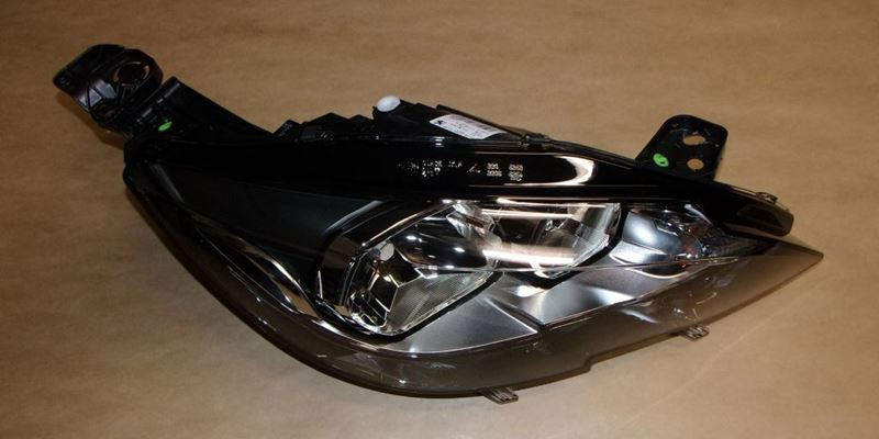 REFLEKTOR PEUGEOT 308 II PRAWY