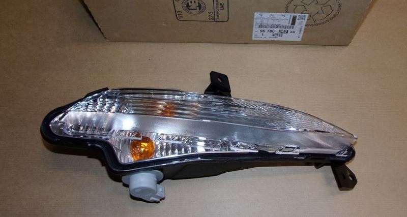 Lampka kierunkowskazu Peugeot 308 II prawa