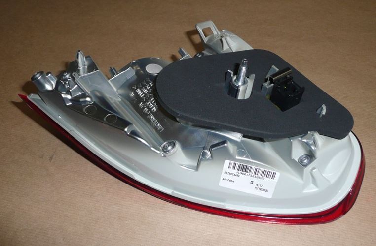 Lampa tylna Peugeot 2008 lewa