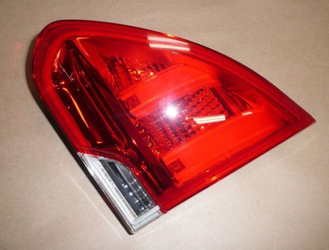 Lampa tylna Peugeot 2008 prawa