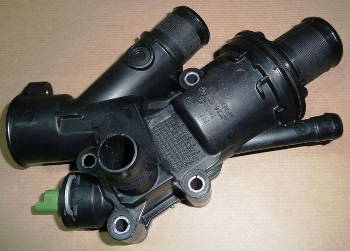 Obudowa termostatu Citroen C4 C5 X7 Peugeot 308 407