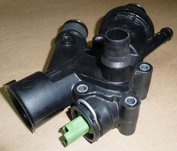 Obudowa termostatu Citroen C4 C5 X7 Peugeot 308 407