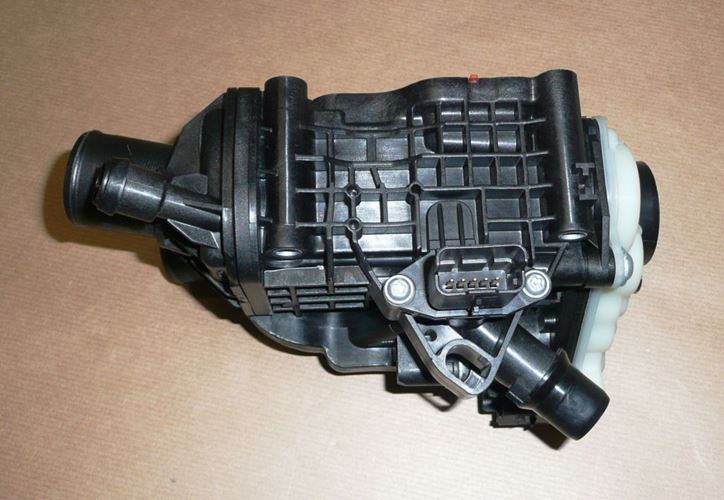 Obudowa termostatu Citroen C4 C5 X7 Peugeot 508