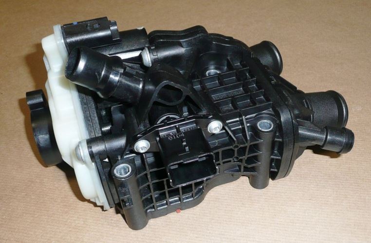 Obudowa termostatu Citroen C4 C5 X7 Peugeot 508