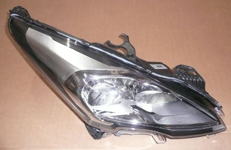 Reflektor Peugeot 5008 I 3008 I prawy