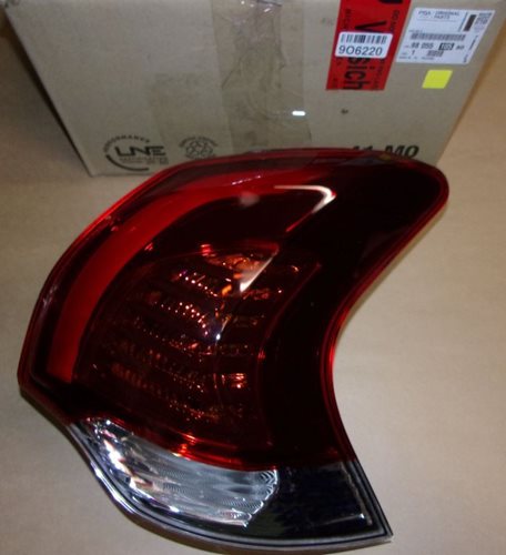 Lampa tylna Peugeot 3008 tył lewa