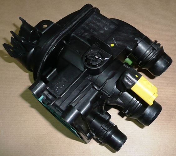 Obudowa termostatu Citroen Berlingo Peugeot 208 308