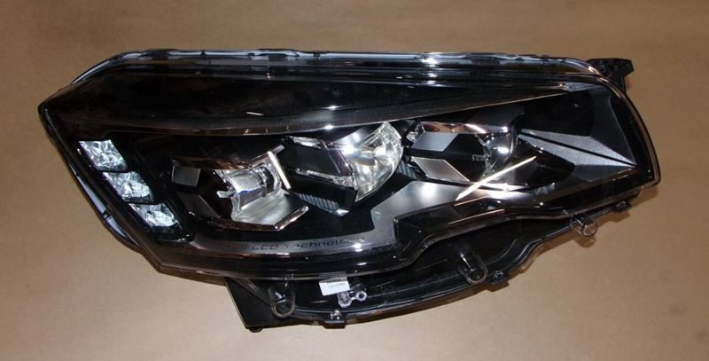 Reflektor Peugeot 508 prawy