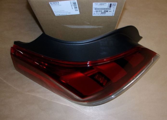 Lampa tylna Peugeot 508 lewa