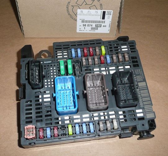 Skrzynka bezpieczników Citroen C4 B7 DS4