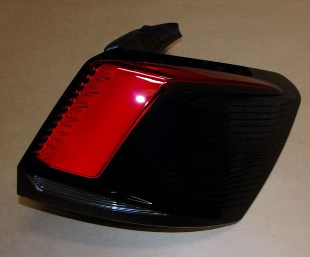 Lampa tylna Peugeot 3008 II prawa