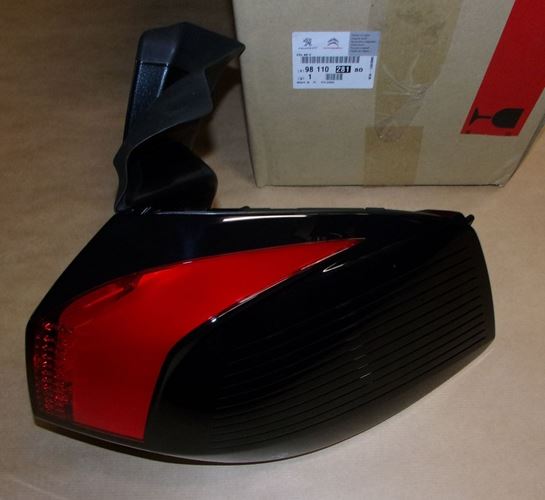 Lampa tylna Peugeot 5008 prawa