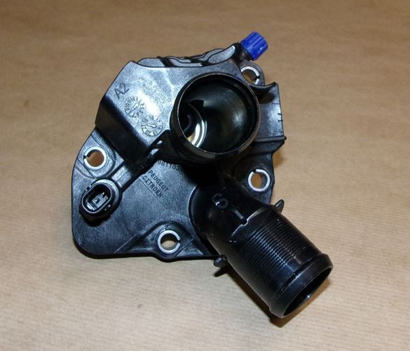 Obudowa termostatu Citroen C3 Peugeot 208 1.2 Vti