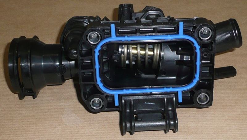 Obudowa termostatu Citroen C3 Peugeot 208 1.5 Blue Hdi