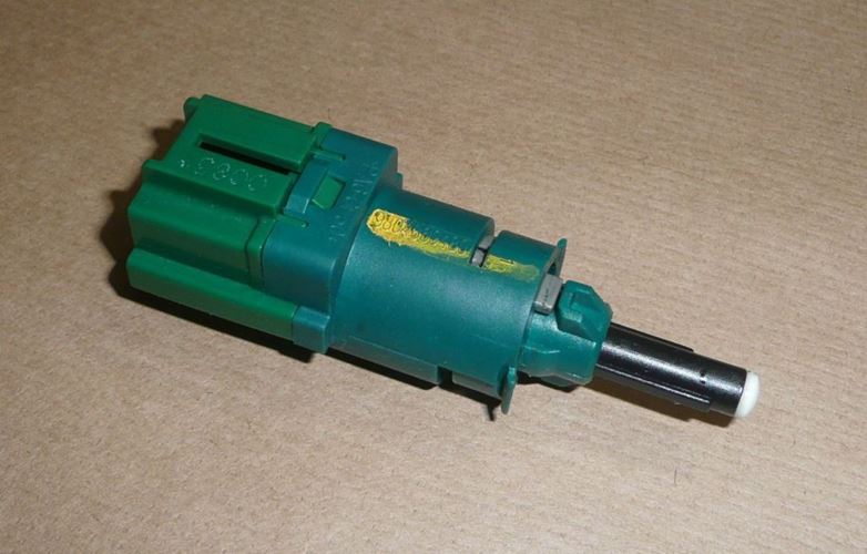 Włącznik świateł stopu Citroen C3 C4 Peugeot 207 208 2008