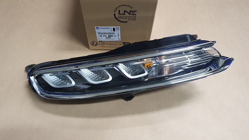Lampa przednia LED Citroen C3 III prawa