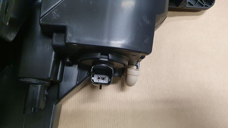 Lampa przednia LED Citroen C3 III prawa