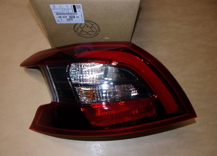 Lampa tylna Peugeot 308 II prawa