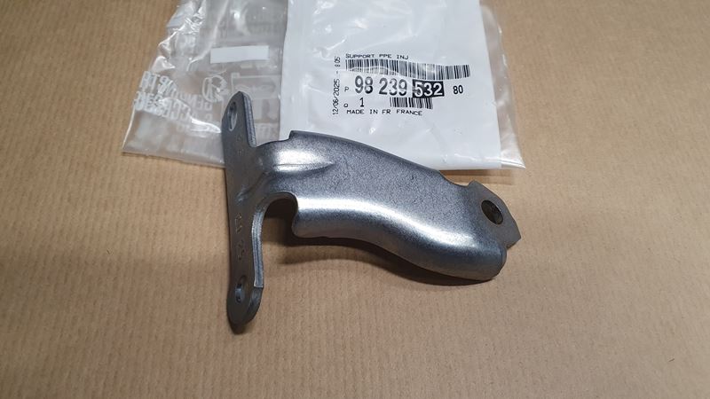Wspornik Pompy Wtryskowej Peugeot 2008