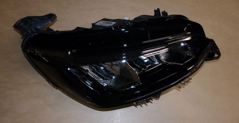Reflektor Peugeot 208 2008 prawy
