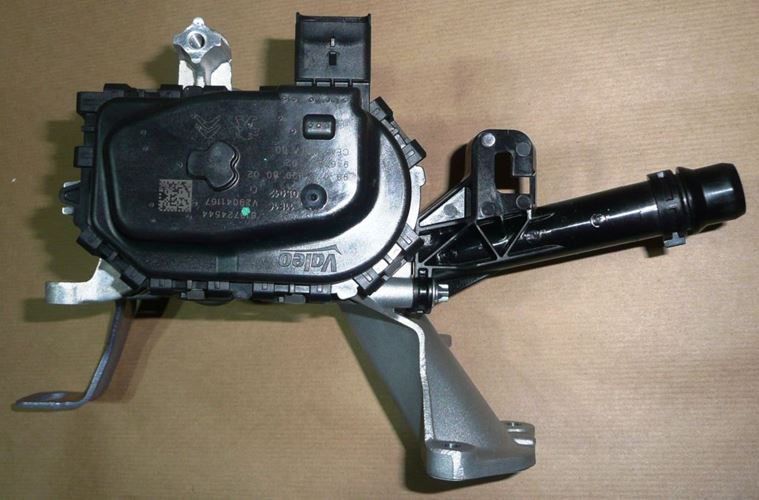 Zawór EGR Citroen Berlingo C3 Peugeot 208 301 1.6 HDi