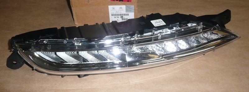 Reflektor Citroen C4 Picasso II prawy