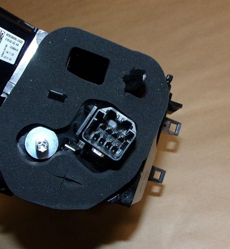 LAMPA TYLNA P 308 III,408 PRAWA